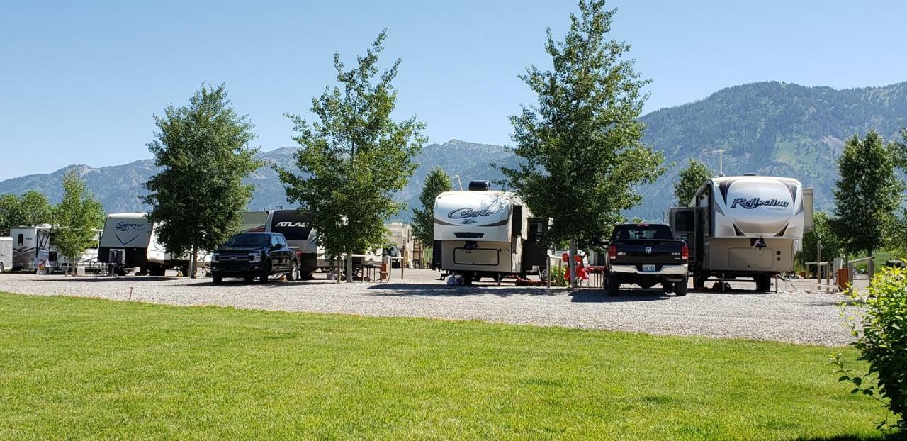 Wolf Den Log And Rv Park Motel Thayne